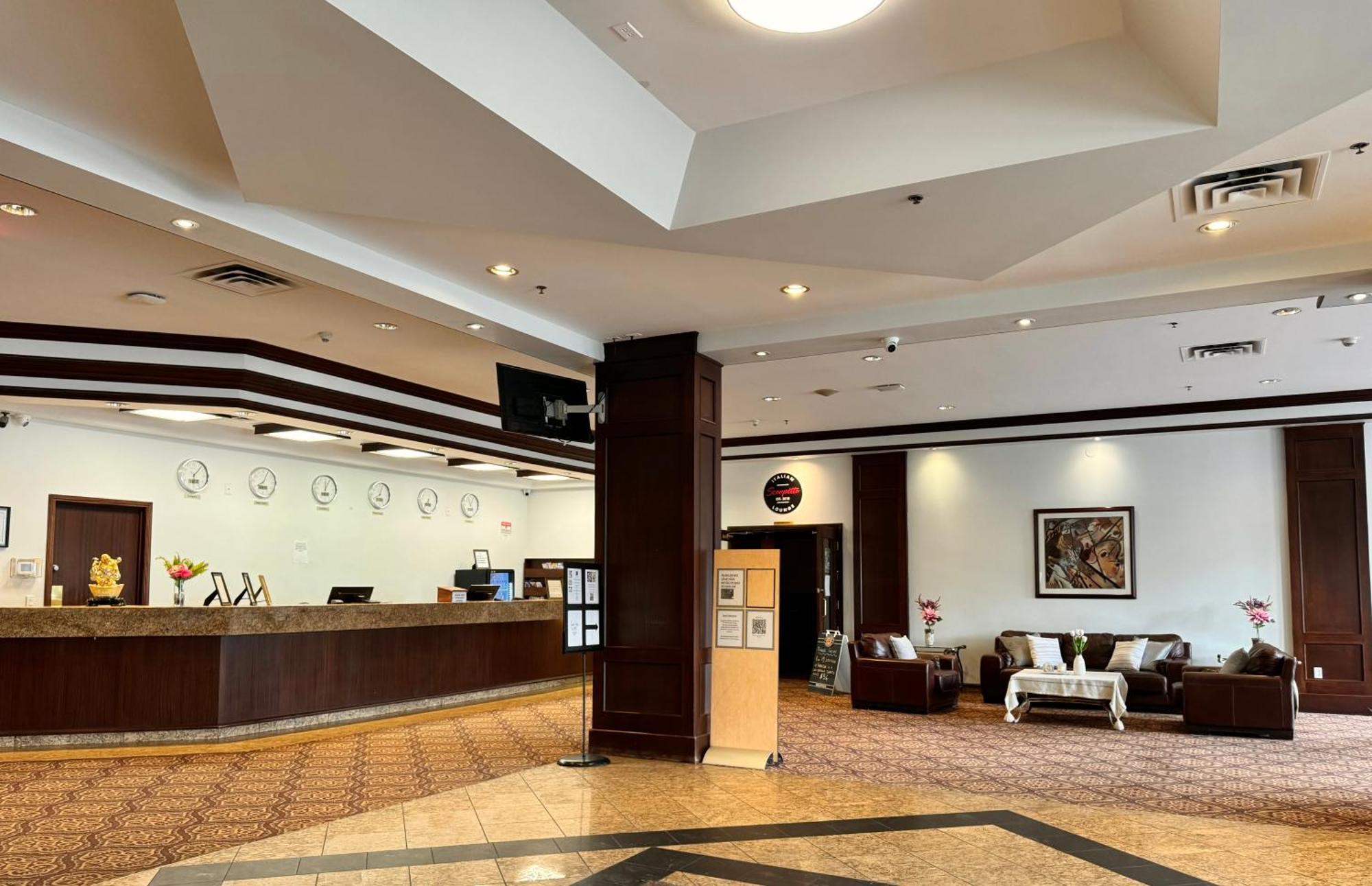 Divya Sutra Plaza And Conference Centre Calgary Airport Hotell Exteriör bild
