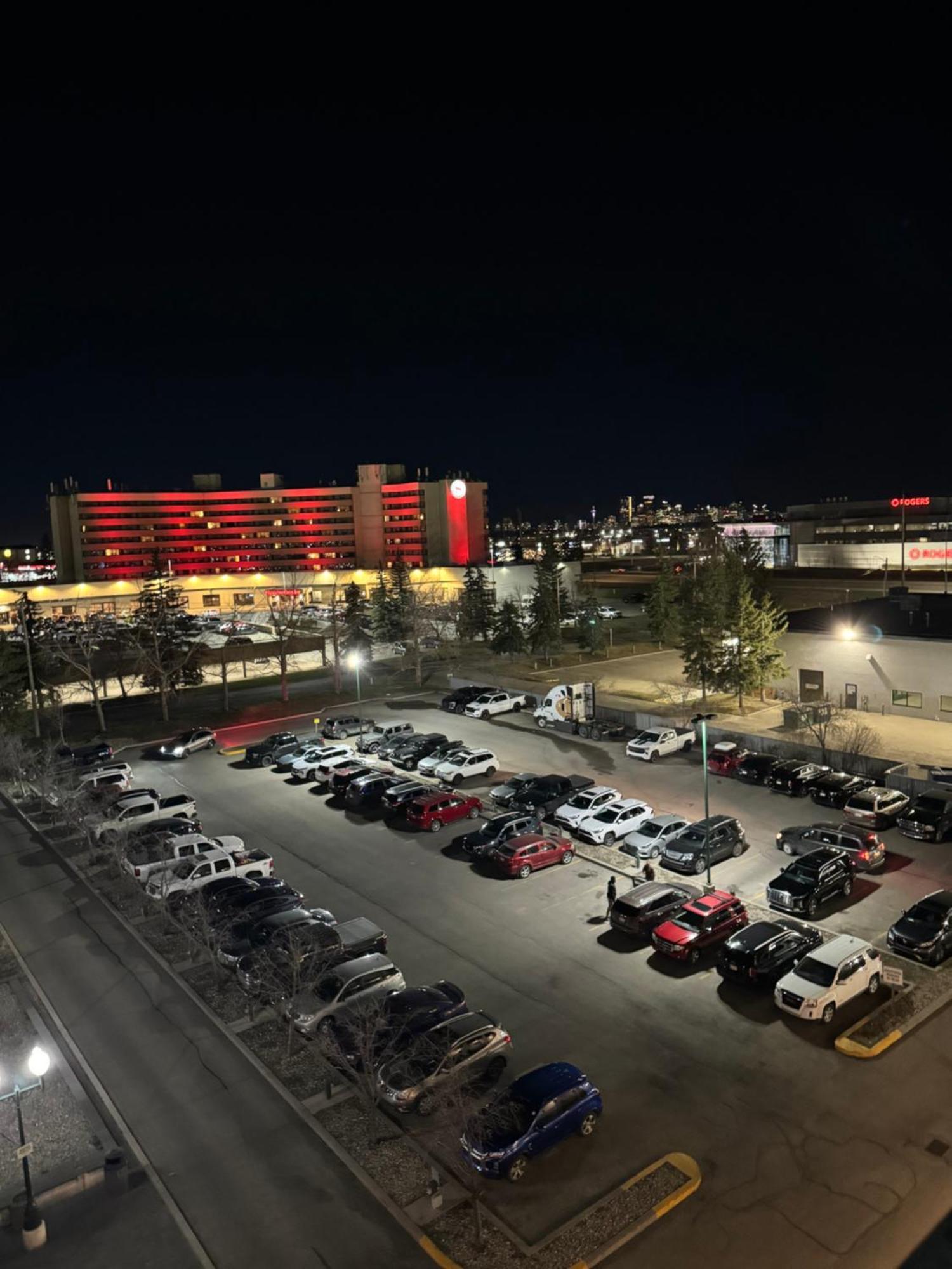 Divya Sutra Plaza And Conference Centre Calgary Airport Hotell Exteriör bild