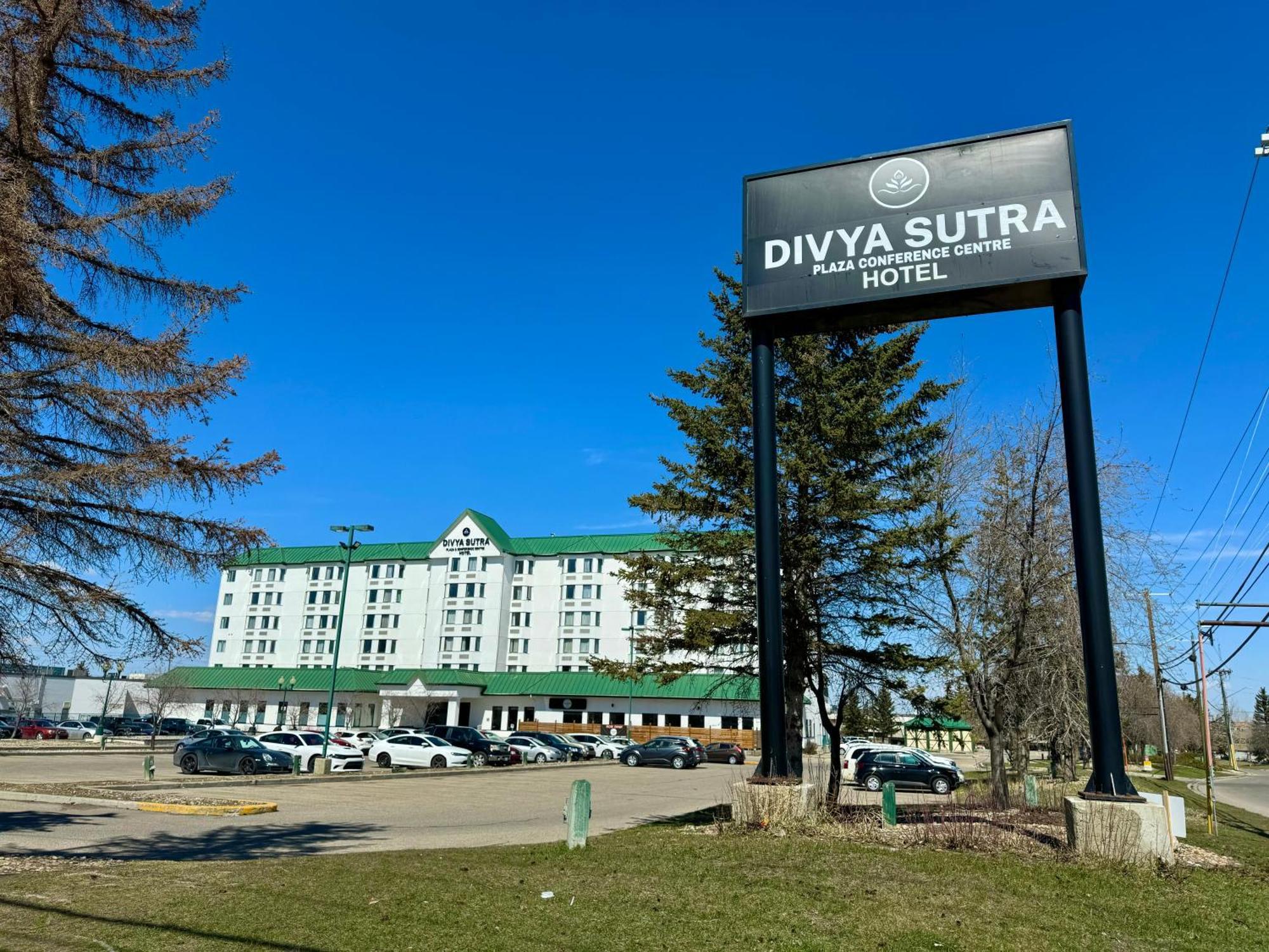 Divya Sutra Plaza And Conference Centre Calgary Airport Hotell Exteriör bild