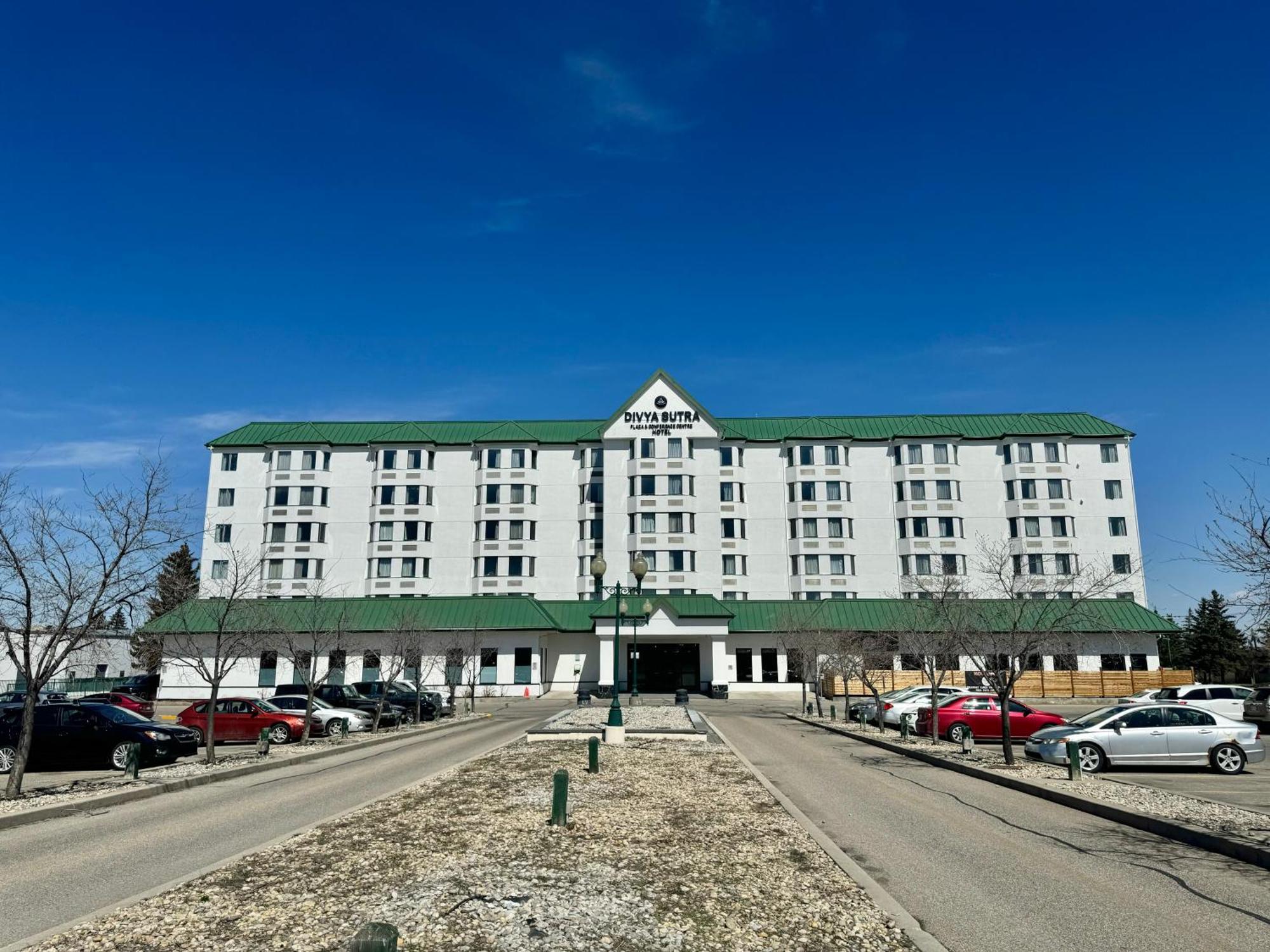 Divya Sutra Plaza And Conference Centre Calgary Airport Hotell Exteriör bild