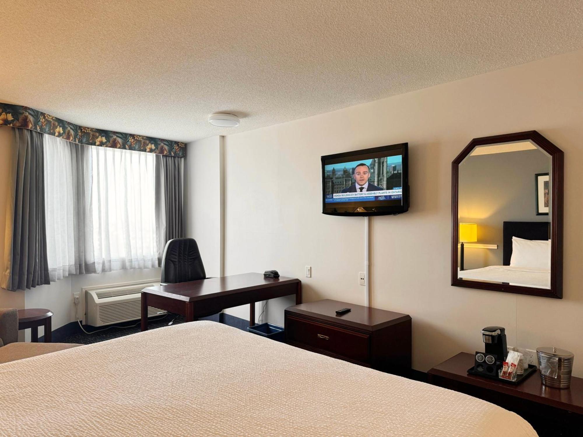 Divya Sutra Plaza And Conference Centre Calgary Airport Hotell Exteriör bild