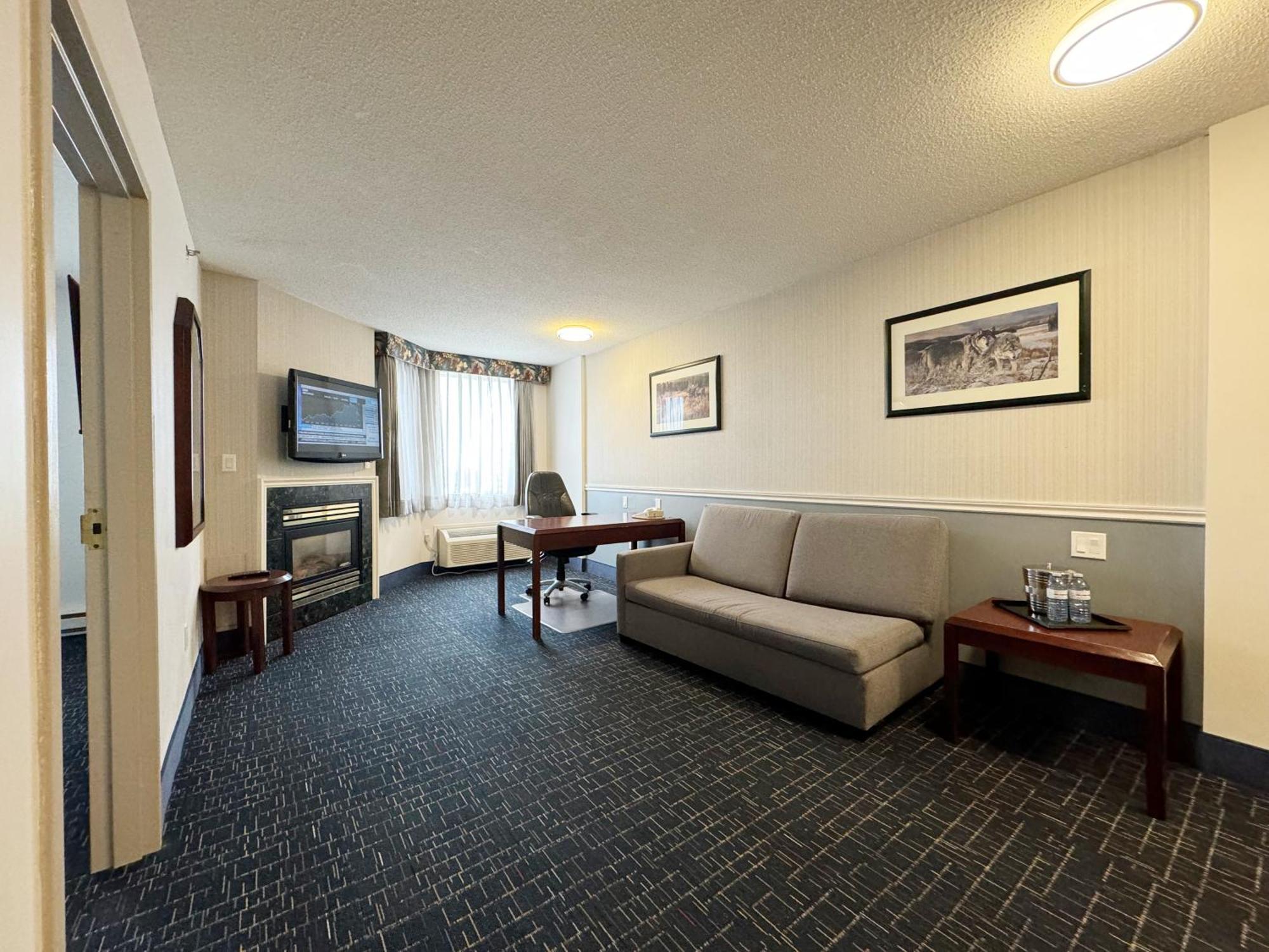 Divya Sutra Plaza And Conference Centre Calgary Airport Hotell Exteriör bild