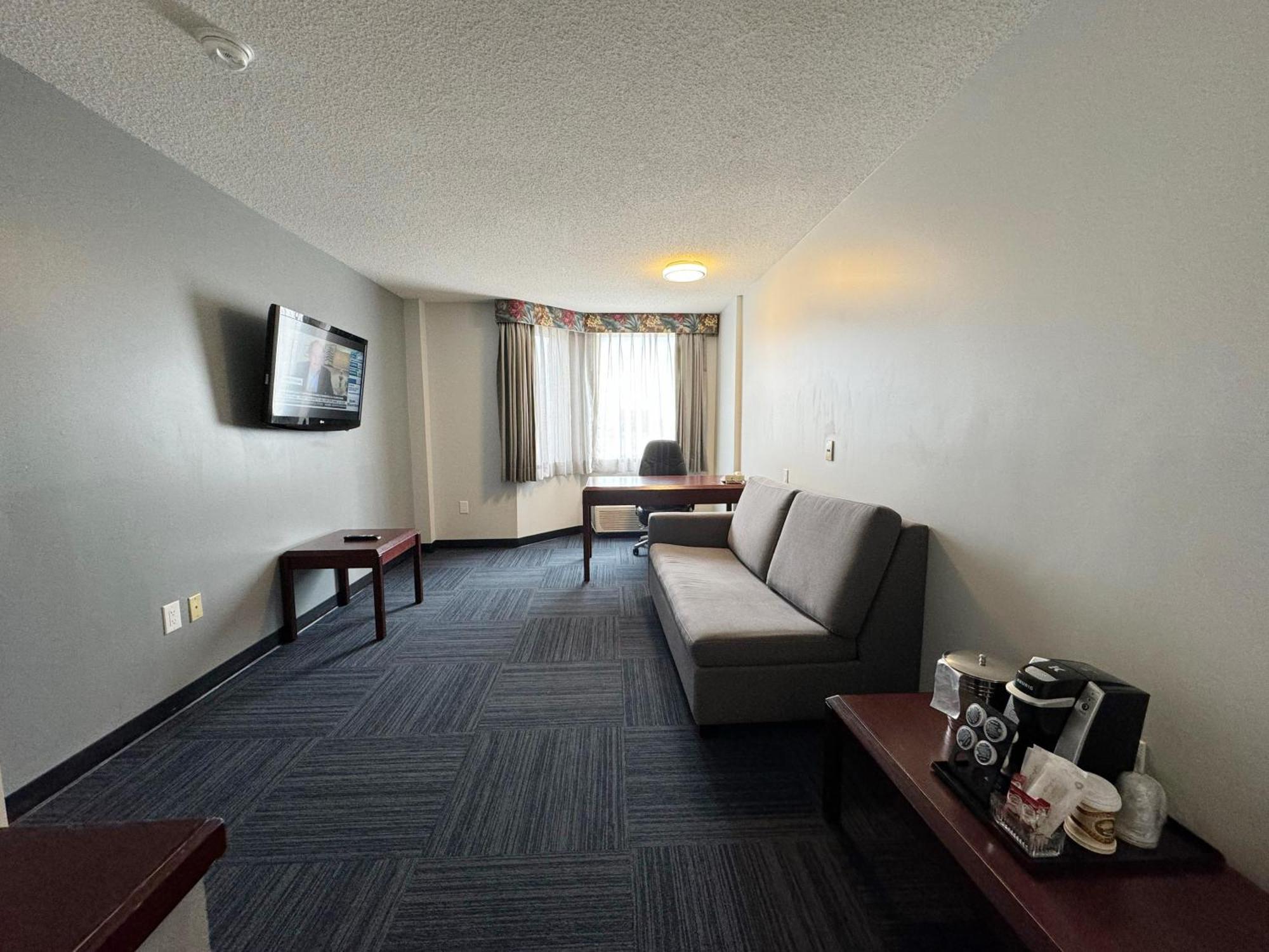 Divya Sutra Plaza And Conference Centre Calgary Airport Hotell Exteriör bild
