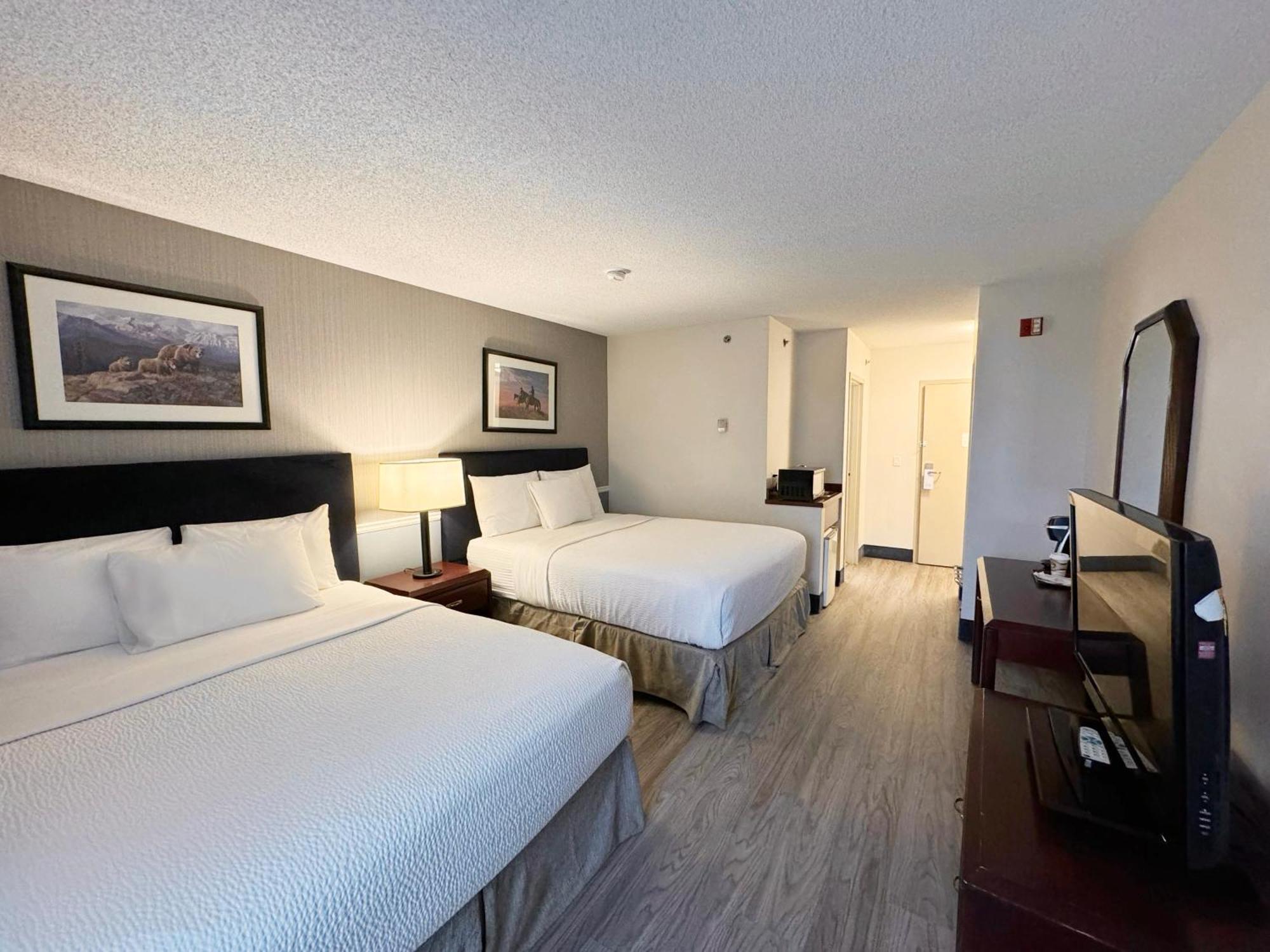 Divya Sutra Plaza And Conference Centre Calgary Airport Hotell Exteriör bild