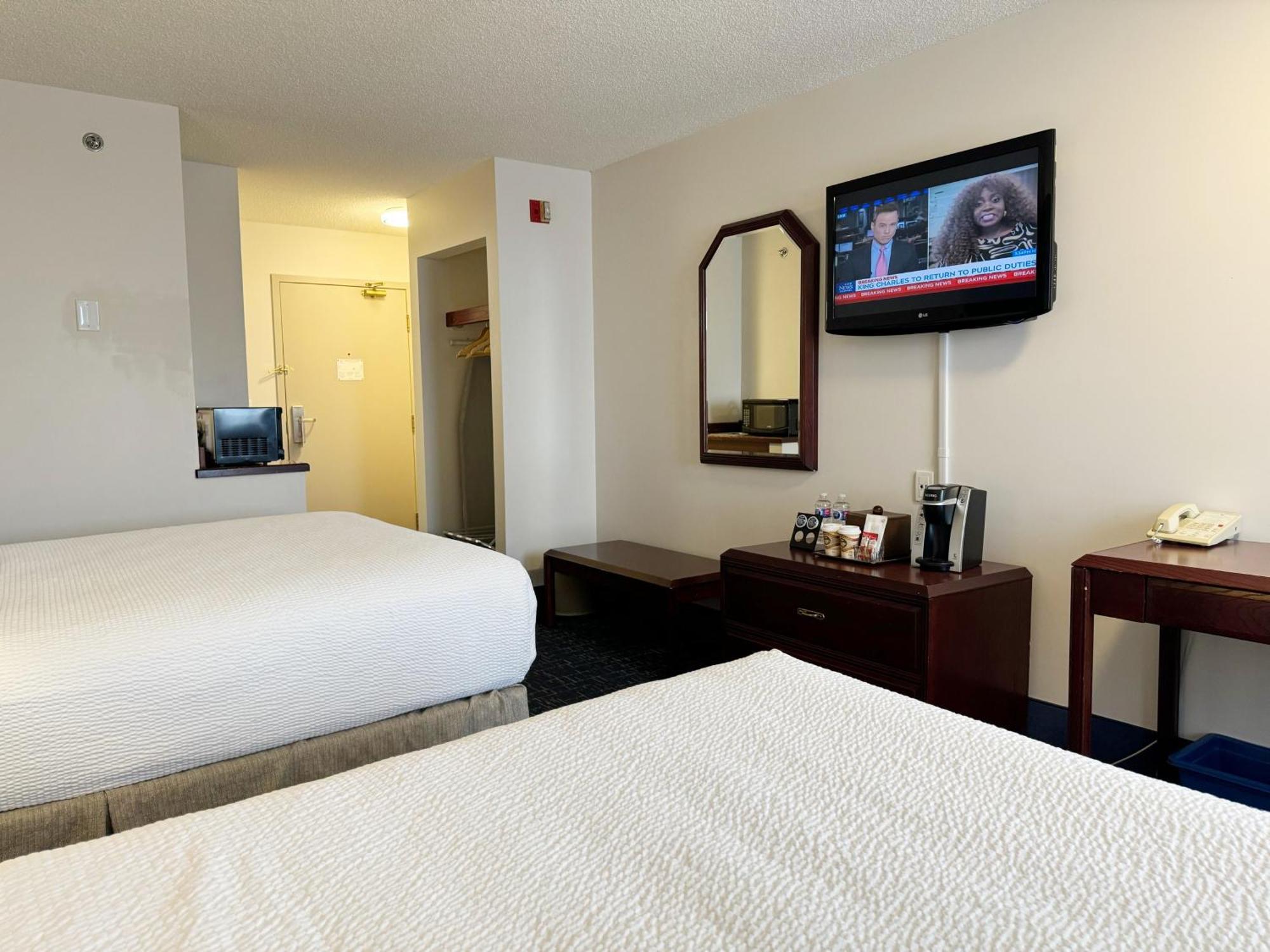 Divya Sutra Plaza And Conference Centre Calgary Airport Hotell Exteriör bild