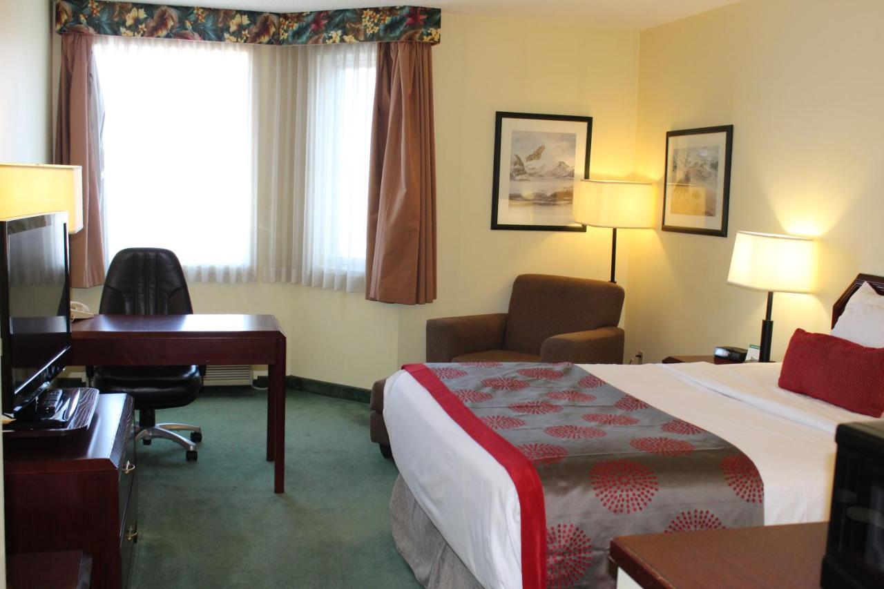 Divya Sutra Plaza And Conference Centre Calgary Airport Hotell Exteriör bild
